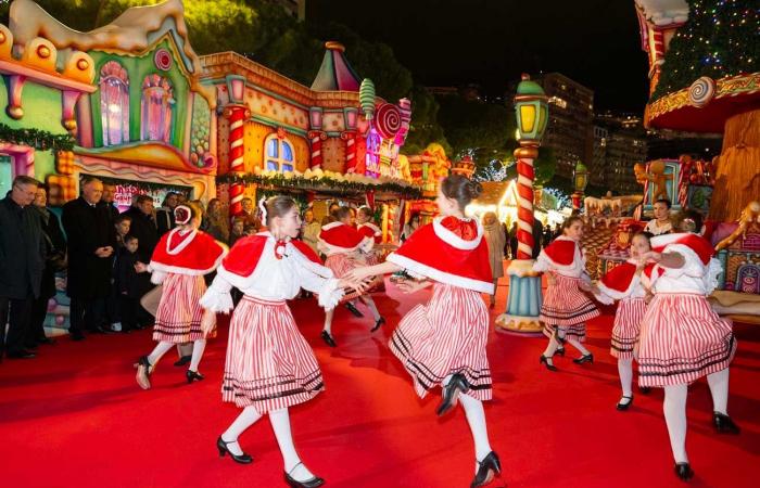 La Princesse Charlène et ses jumeaux inaugurent le village gourmand de Noël du port de Monaco