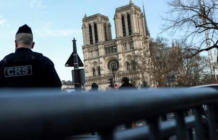 entre admiration et frustration, Parisiens et touristes redécouvrent Notre-Dame