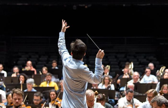 Contraints de jouer en « doudounes », les musiciens de ce célèbre orchestre montent le volume contre les conditions de répétition