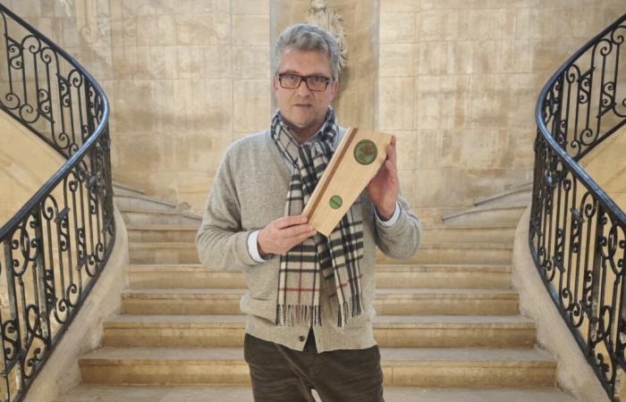 Un ébéniste ornais récompensé par un prix de Normandie pour sa création d’une lampe en bois