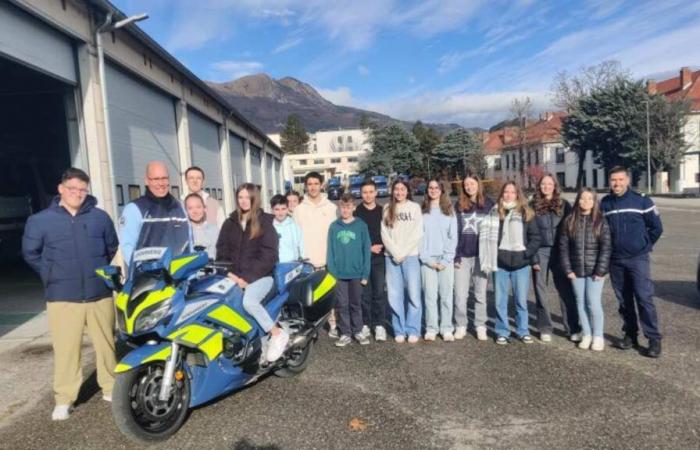 Immersion enrichissante pour 15 collégiens au sein du Groupement de Gendarmerie des Hautes Alpes