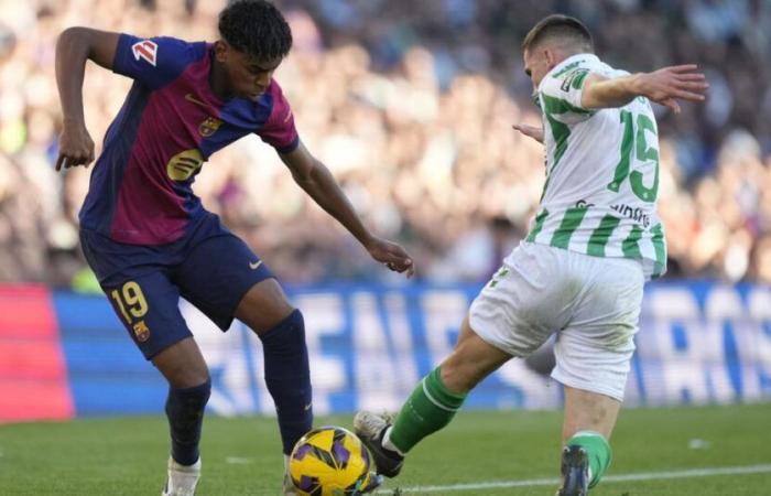 Flick expulsé pour avoir protesté contre un penalty lors du match nul de Barcelone contre le Betis |