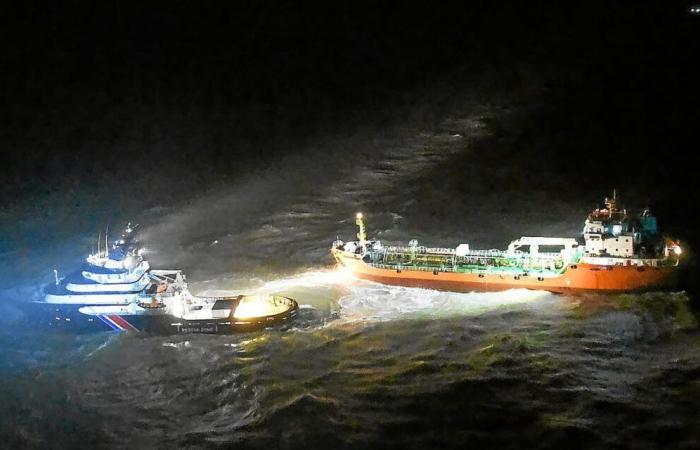 En pleine tempête Darragh, de nombreux moyens mobilisés pour un pétrolier en difficulté au large de Saint-Brieuc