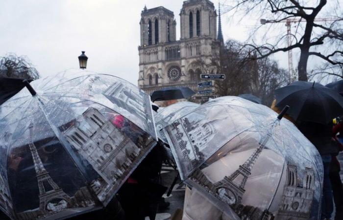 la première messe d’accueil du public a été célébrée dans le bâtiment