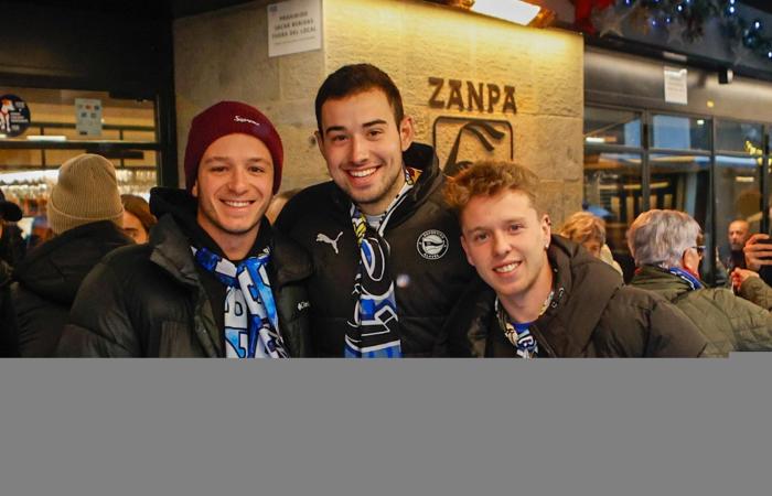 Les supporters d’Alavés envahissent Pampelune