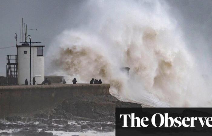 Les ravages de la tempête Darragh ne sont pas encore terminés alors que les vents forts continuent de traverser le Royaume-Uni.