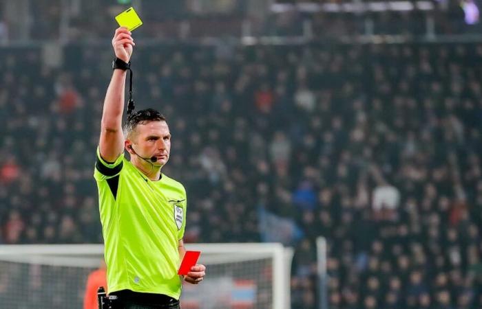 Michael Oliver au coup de sifflet pour arbitrer ce match capital