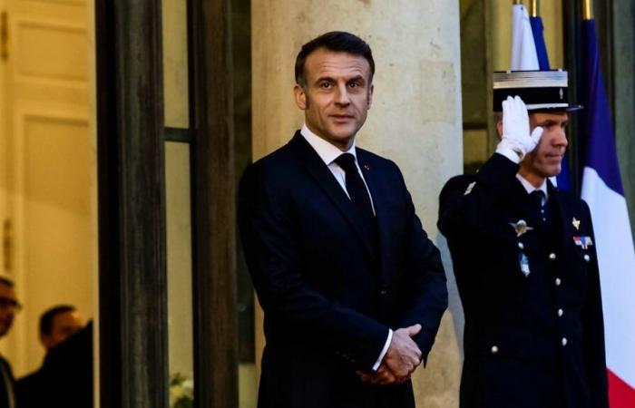 Macron sous pression pour nommer un Premier ministre