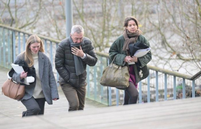 Eddy Snelders est arrivé au tribunal pour la première confrontation avec les victimes, son ex-épouse Bé De Meyer est également présente