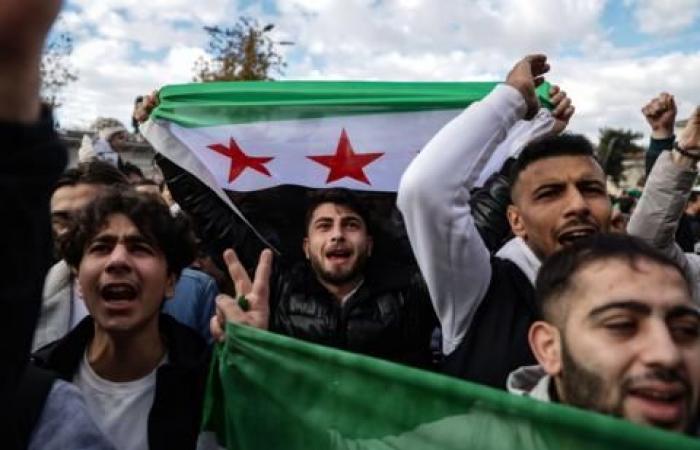 La coalition de l’opposition syrienne s’efforce de « former un corps gouvernemental de transition » après la chute du régime d’Assad, et la Russie confirme son départ du pays.