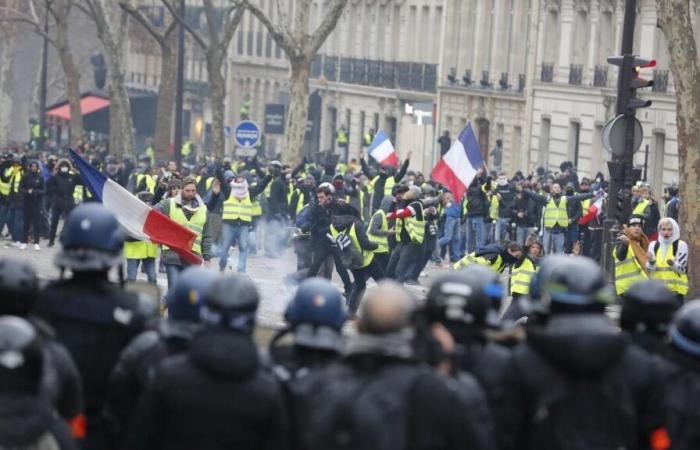 Un major CRS sera jugé à Paris pour la main arrachée d’un Gilet jaune en 2018