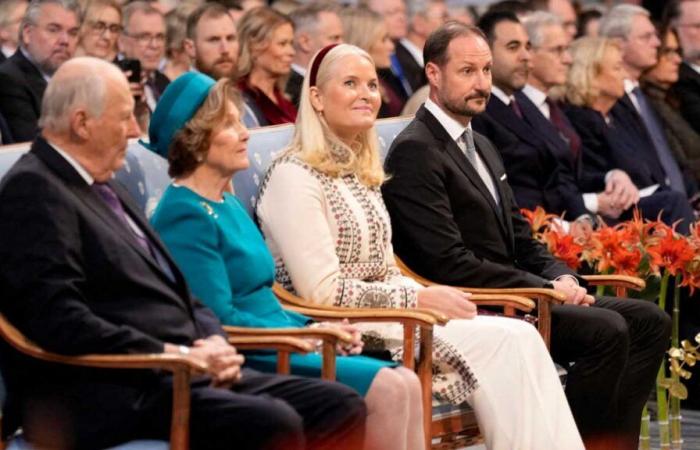 La famille royale norvégienne assiste à la remise du prix Nobel de la paix aux survivants d’Hiroshima et de Nagasaki