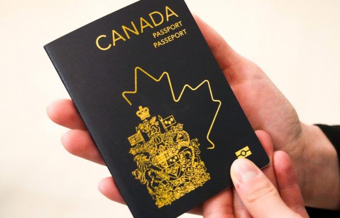 Et mon passeport ? Le nombre de documents détenus continue d’augmenter en raison de la grève de Postes Canada