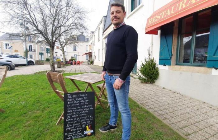 Le propriétaire d’un bar en Loire-Atlantique dénonce, avec humour, les crottes de chien quotidiennes sur sa terrasse