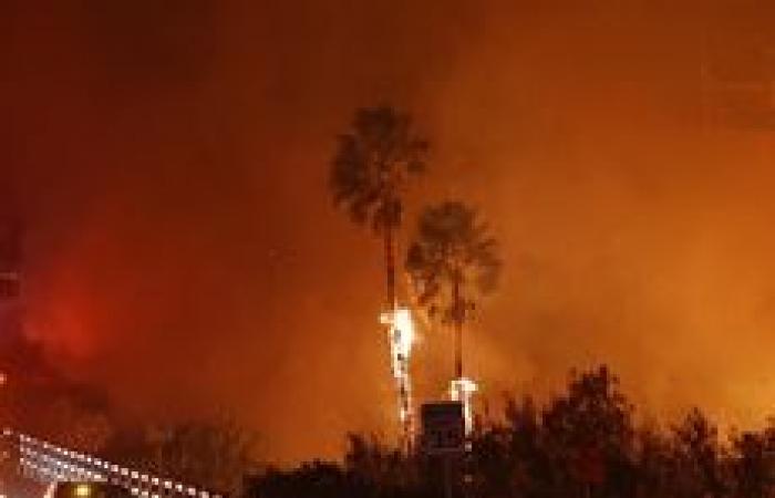 Malibu dévastée par les flammes, des milliers de personnes évacuées