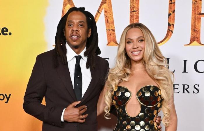 24 heures après les accusations de viol, Jay-Z foule le tapis rouge en famille