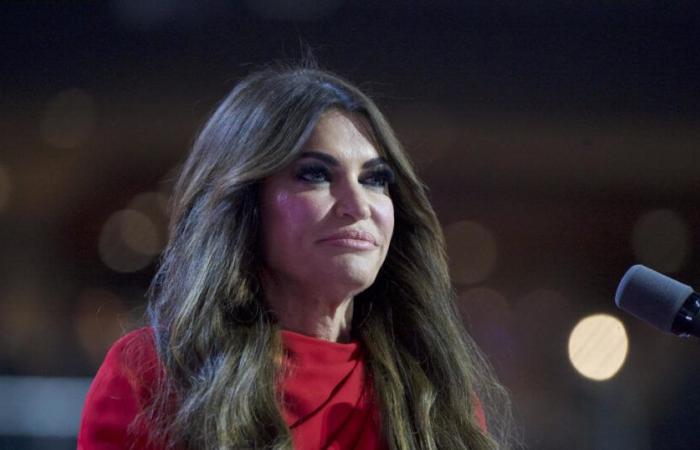 Trump va nommer Kimberly Guilfoyle comme ambassadrice en Grèce ; Tilman Fertitta sera probablement choisi comme ambassadeur en Italie