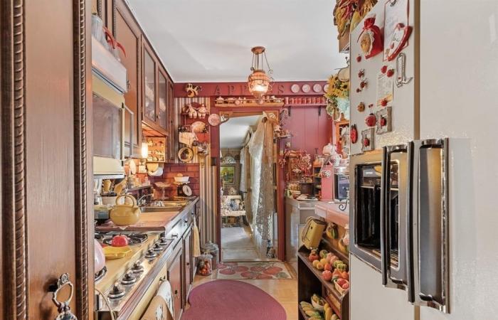 L’intérieur de cette maison à vendre est très… occupé