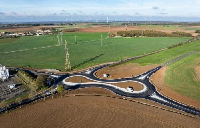 un rond-point à la forme particulière inauguré