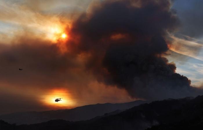 18 000 habitants risquent d’être évacués alors que les avertissements d’incendie du drapeau rouge persistent