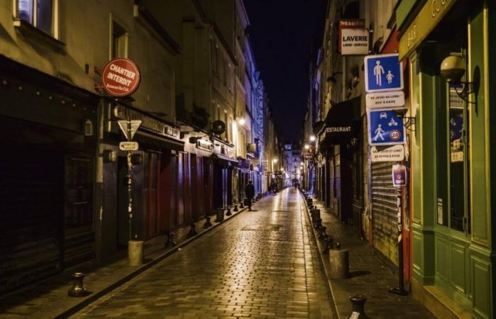 Gwenaëlle Aubry chronique le Covid, du haut en bas d’un immeuble