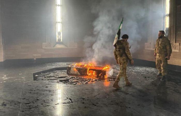 la tombe de l’ancien président Hafez Al-Assad incendiée