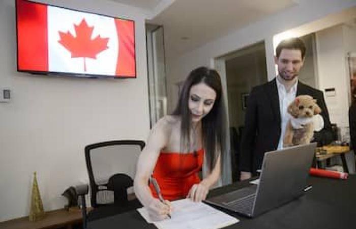 La championne du monde de patinage artistique Deanna Stellato-Dudek devient canadienne pour participer aux Jeux olympiques