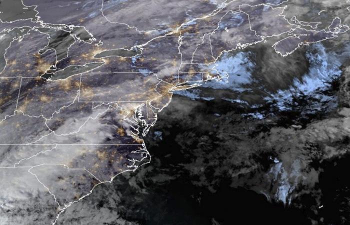 Menace de cyclone à la bombe sur la côte Est, pannes de courant possibles