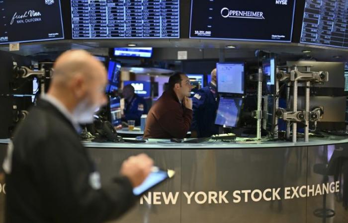 Wall Street clôture dans le désordre, nouveau record pour le Nasdaq