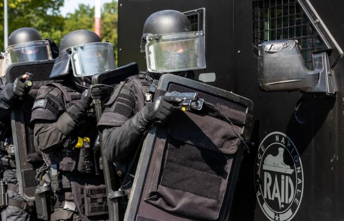 cinq suspects interpellés par le GIGN