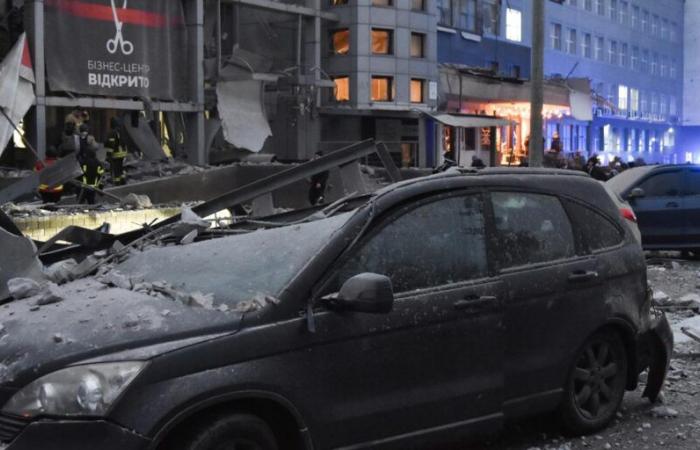 au moins six personnes tuées et dix-neuf blessées par l’attaque aérienne russe sur la ville de Zaporizhia