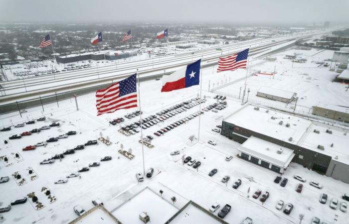 Des millions de Texans subissent des dommages matériels alors que les températures chutent