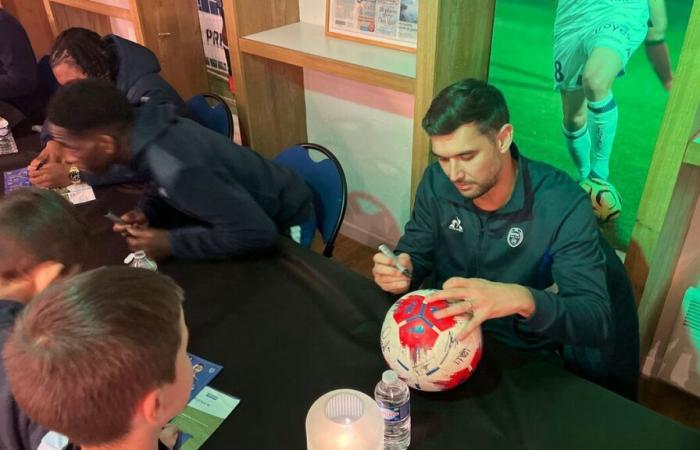 à Troyes, les joueurs professionnels de l’Estac multiplient les contacts avec les jeunes joueurs de l’Aube