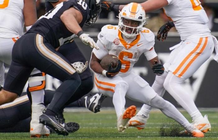 Tennessee’s Run Game, expérience dans un terrain de jeu égal par - froid pour le football de décembre au stade de l’Ohio