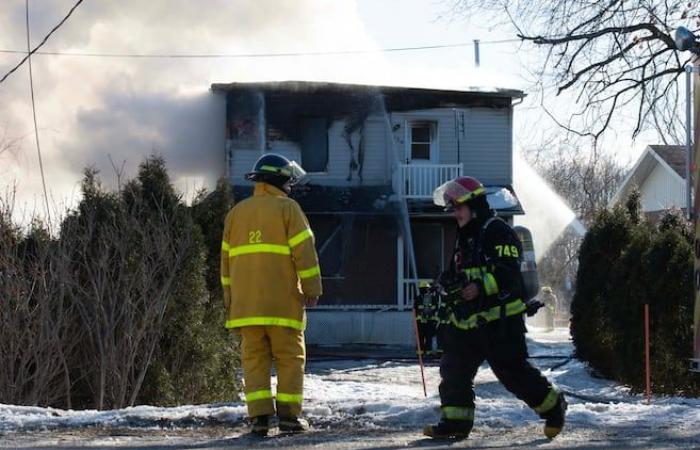 Un incendie ravage un duplex à Champlain