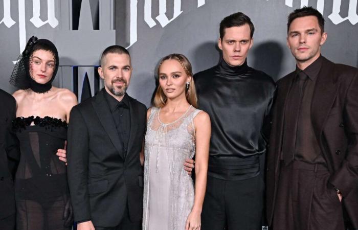 Lily-Rose Depp a l’air angélique à la première de “Nosferatu” à Los Angeles