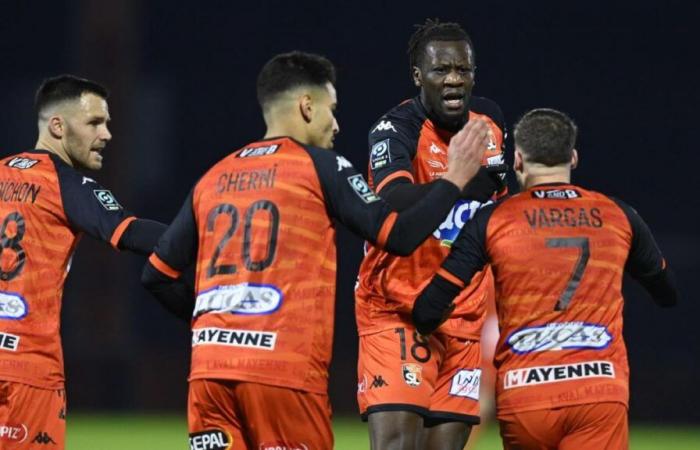 Laval 6ème après son succès à Guingamp, Troyes explose Martigues, Clermont limite la casse