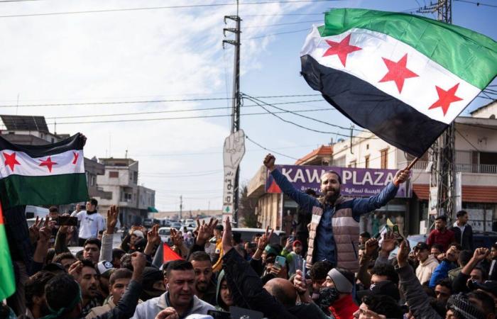 Des milliers de Syriens descendent dans la rue pour célébrer la victoire de la révolution”