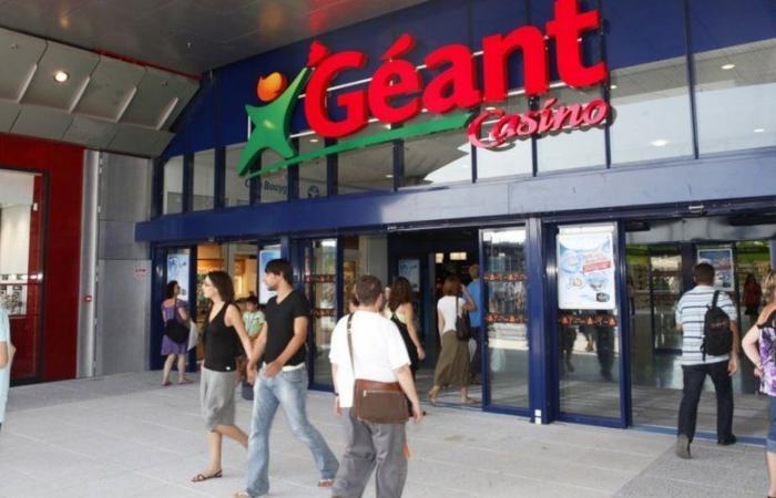 Après avoir cédé la quasi-totalité de ses magasins à Auchan et Intermarché, Casino va revendre 25 de ses points de vente à Carrefour