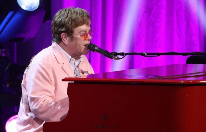 Elton John revient sur son chagrin derrière son tube « Candle in the Wind »