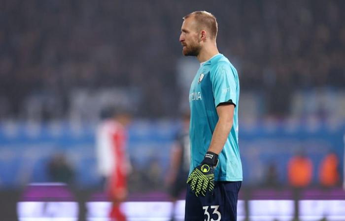 Union Berlin contre Bochum : Gardien touché par un objet !