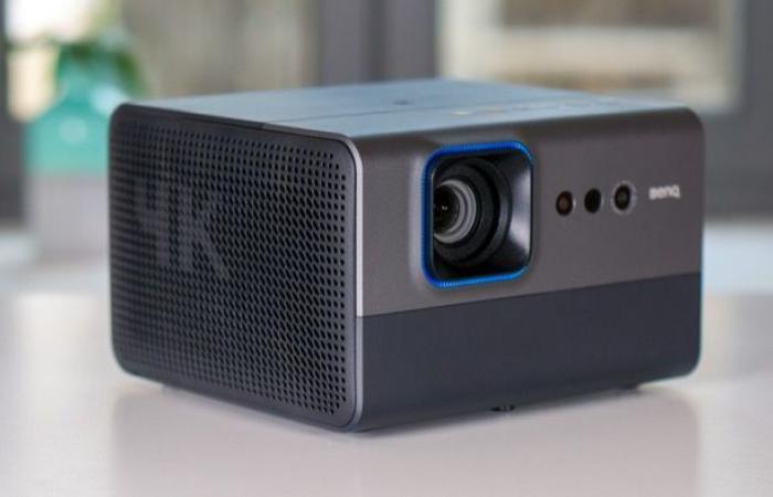 un vidéoprojecteur 4K connecté et abordable avec une image lumineuse et colorée