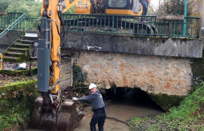 Grezels. Protections sur le ruisseau pour éviter les inondations