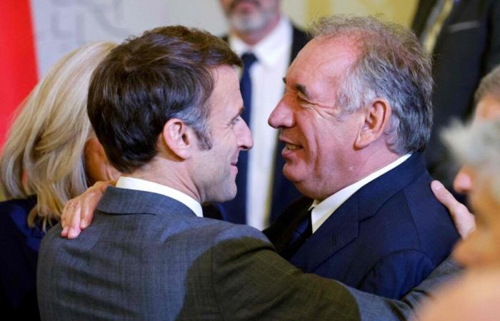 « François Bayrou a des dés pipés dans ses mains »