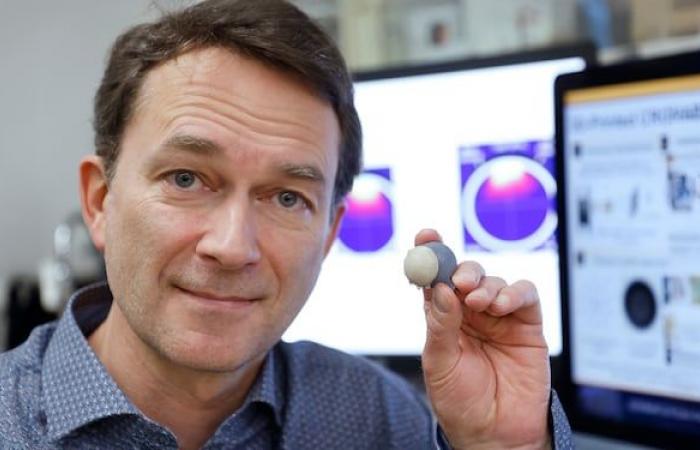 Mieux guérir le cancer des yeux grâce à des implants radioactifs personnalisés