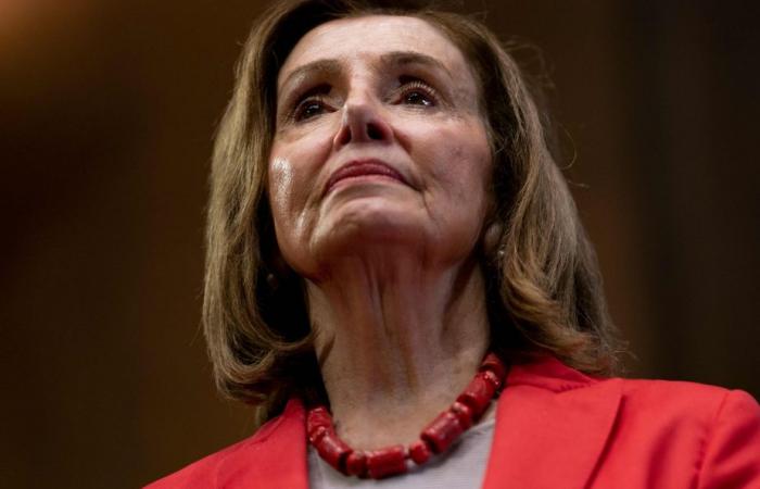 Nancy Pelosi hospitalisée après une chute