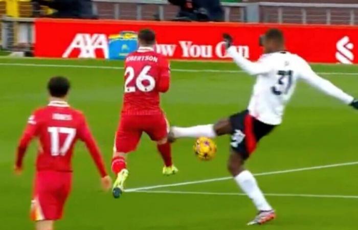 La Premier League publie une déclaration alors que la star de Fulham évite le carton rouge quelques minutes après le choc de Liverpool | Football