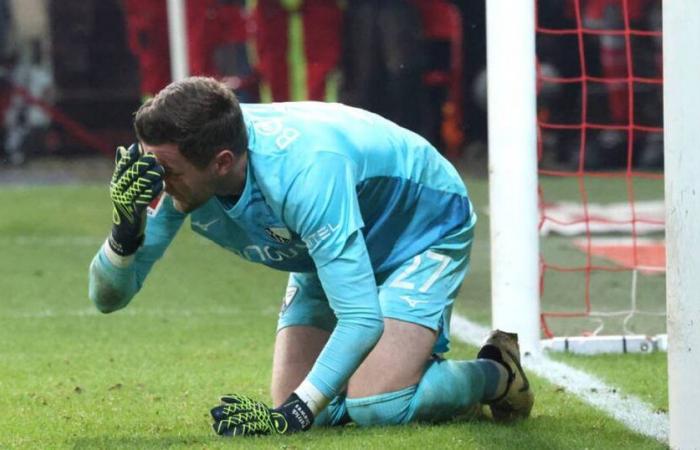 Scandale en Bundesliga ! Un projectile touche le gardien de Bochum à la tête