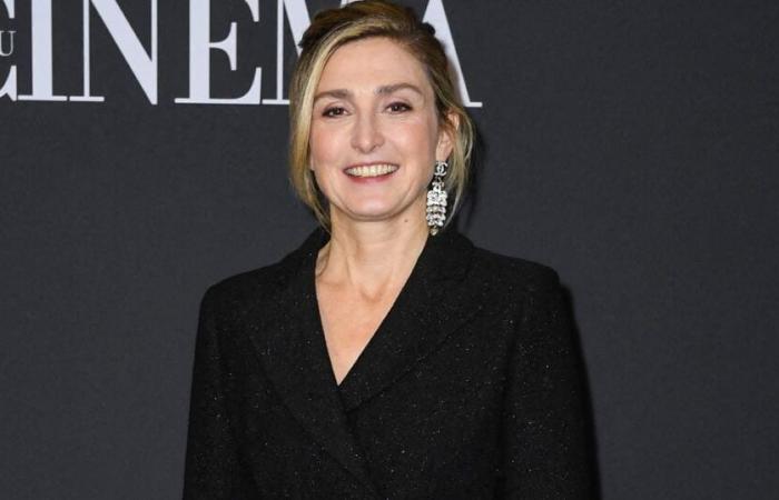 Julie Gayet resplendissante avec un autre grand nom féminin, Niels Schneider méconnaissable