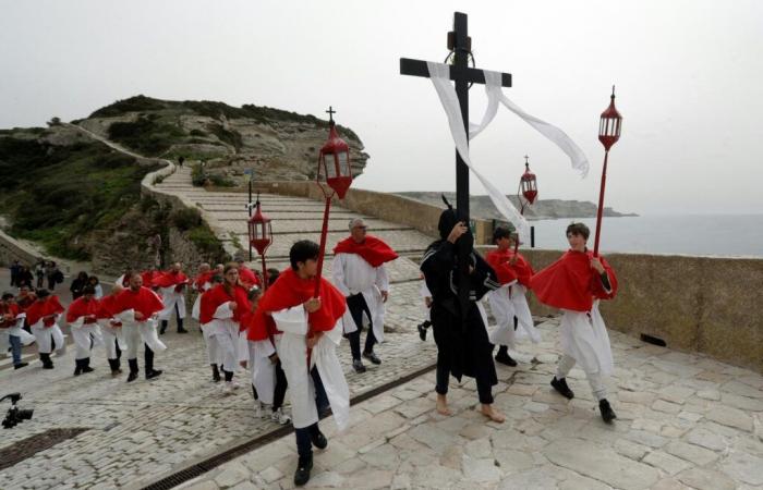 « L’Église a dénigré pendant des siècles cette religiosité corse, subtil mélange de sacré et de profane, à laquelle s’intéresse aujourd’hui le Pape »